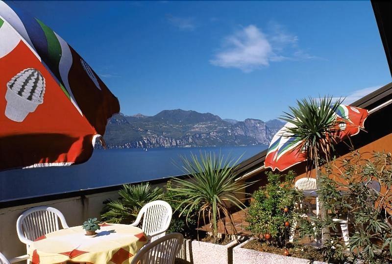 Residence Castelli Brenzone sul Garda Exterior photo