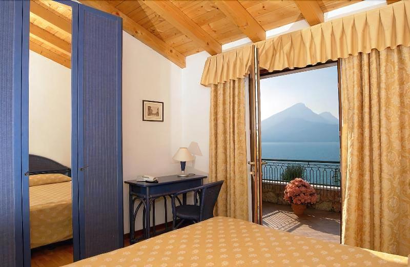 Residence Castelli Brenzone sul Garda Exterior photo