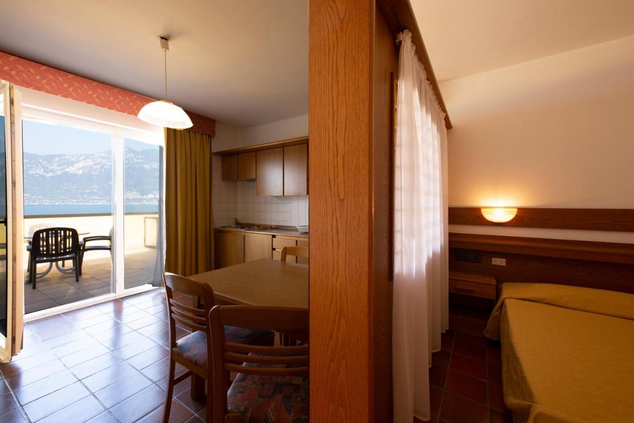 Residence Castelli Brenzone sul Garda Exterior photo