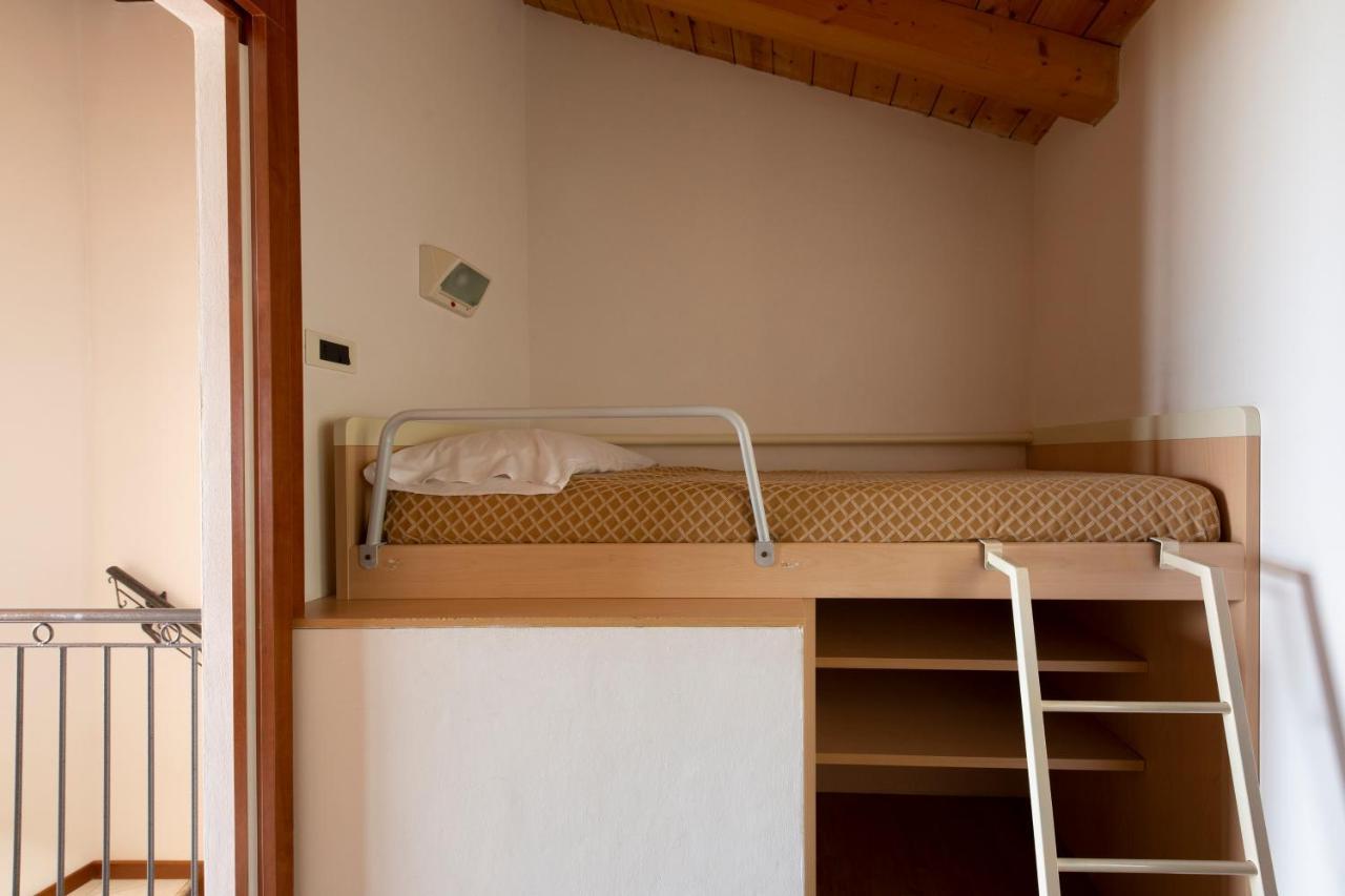 Residence Castelli Brenzone sul Garda Exterior photo