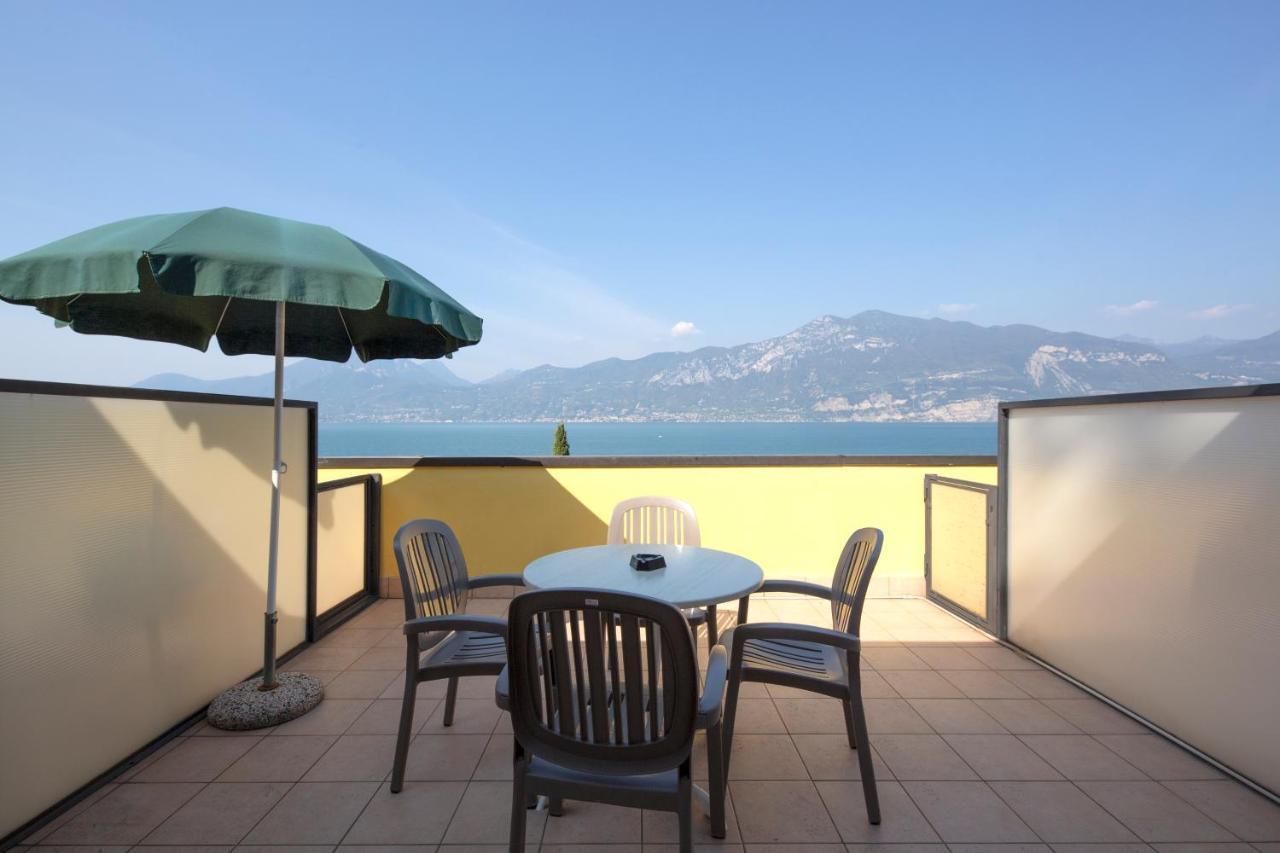 Residence Castelli Brenzone sul Garda Exterior photo