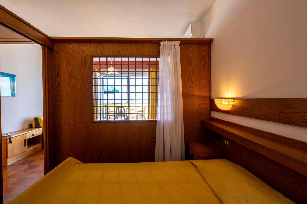 Residence Castelli Brenzone sul Garda Exterior photo