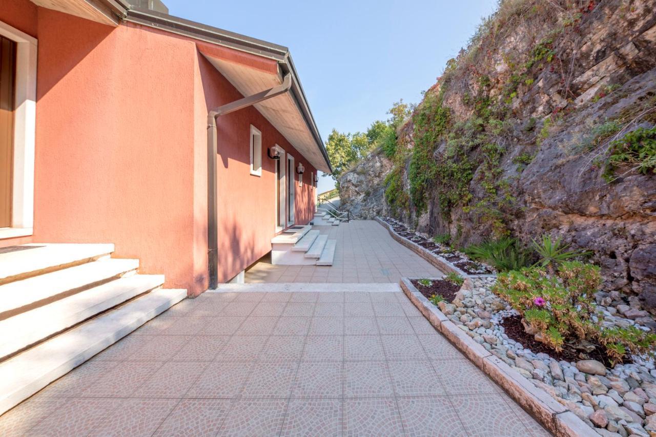 Residence Castelli Brenzone sul Garda Exterior photo