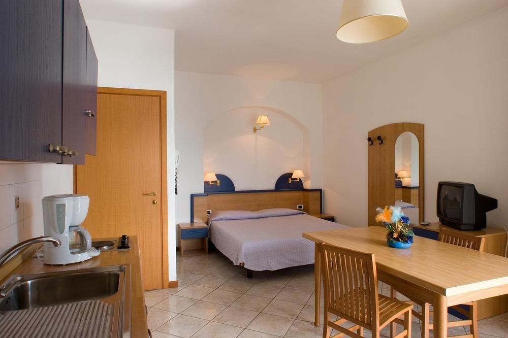 Residence Castelli Brenzone sul Garda Exterior photo