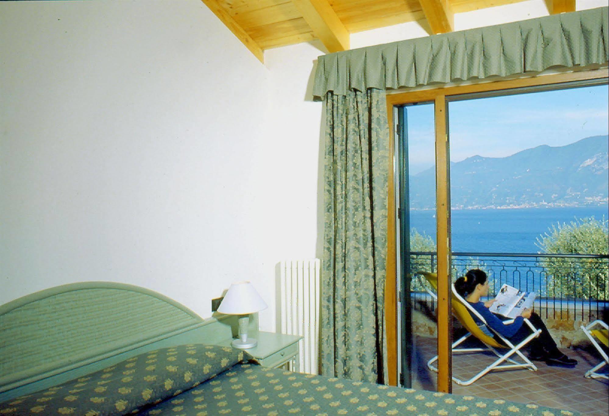 Residence Castelli Brenzone sul Garda Exterior photo